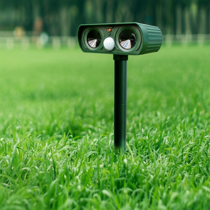 Solar Powered Pest Repeller Outdoor Animal Deterrent Light